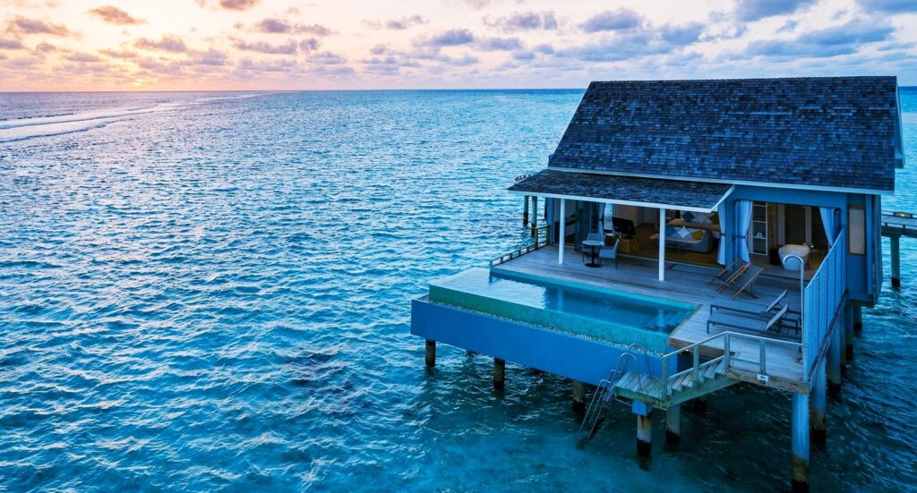 Maldiv Balayı Turları için En İyi Su Üstü Villalar